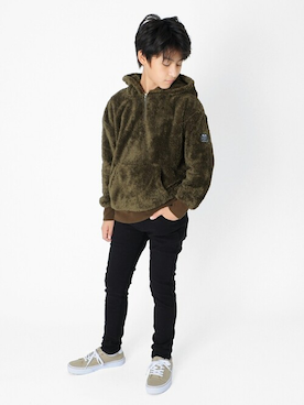 「アイテム（パーカー、グリーン系）」を使った、GLAZOSさん（キッズ・148cm）の冬コーディネート