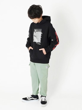 「アイテム（カーゴパンツ）」を使った、GLAZOSさん（キッズ・145cm）の冬コーディネート