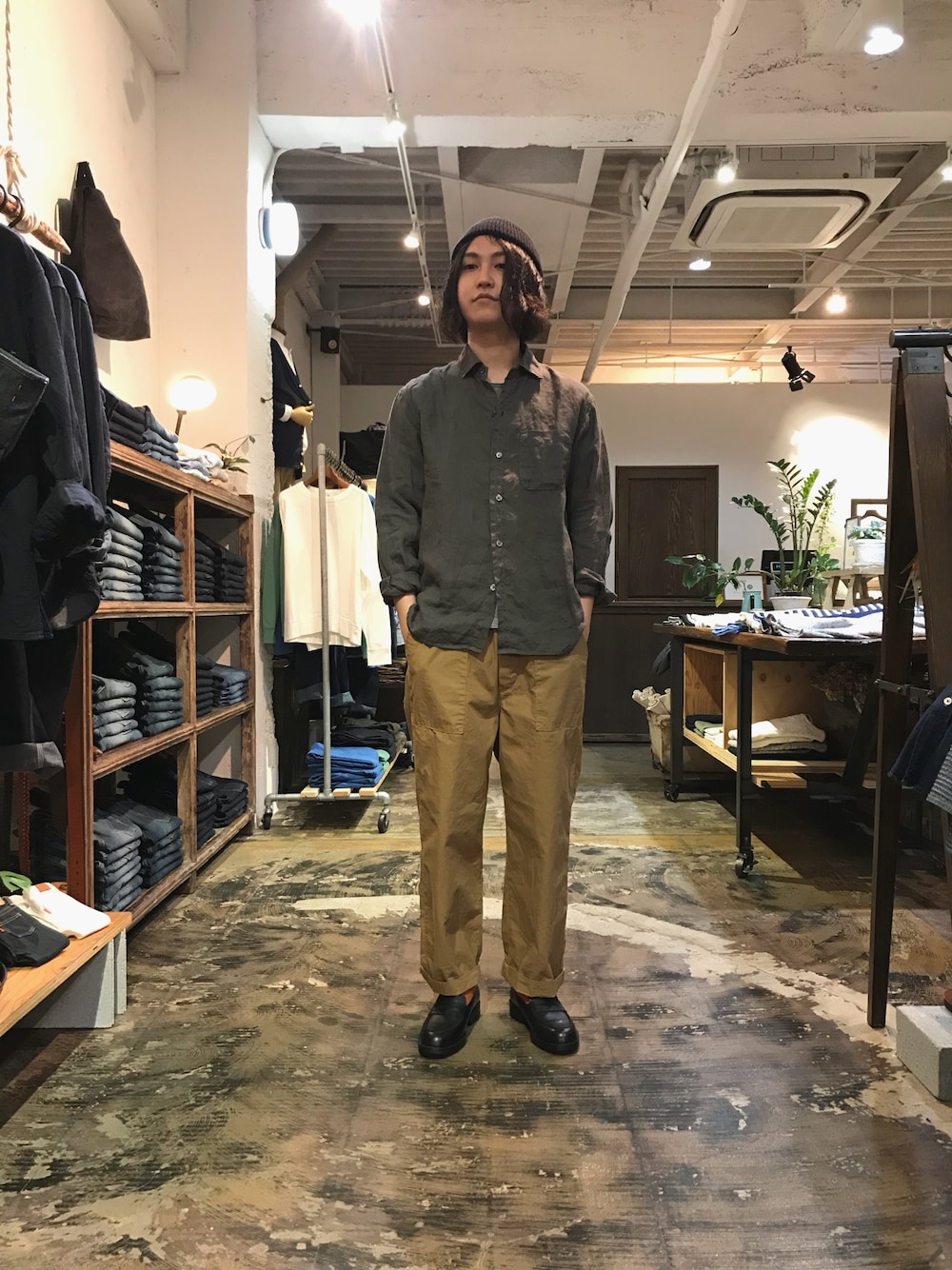 「夏、リネンシャツ、KLEMAN、OMNIGOD、Domingo」｜「OMNIGODの[OMNIGOD / オムニゴッド]　リネンキャンバス　スプレッドシャツ（シャツ/ブラウス、グレー系）」を使った、D_MALL 大阪店さん（メンズ・175cm）の春コーディネートの1枚目の写真