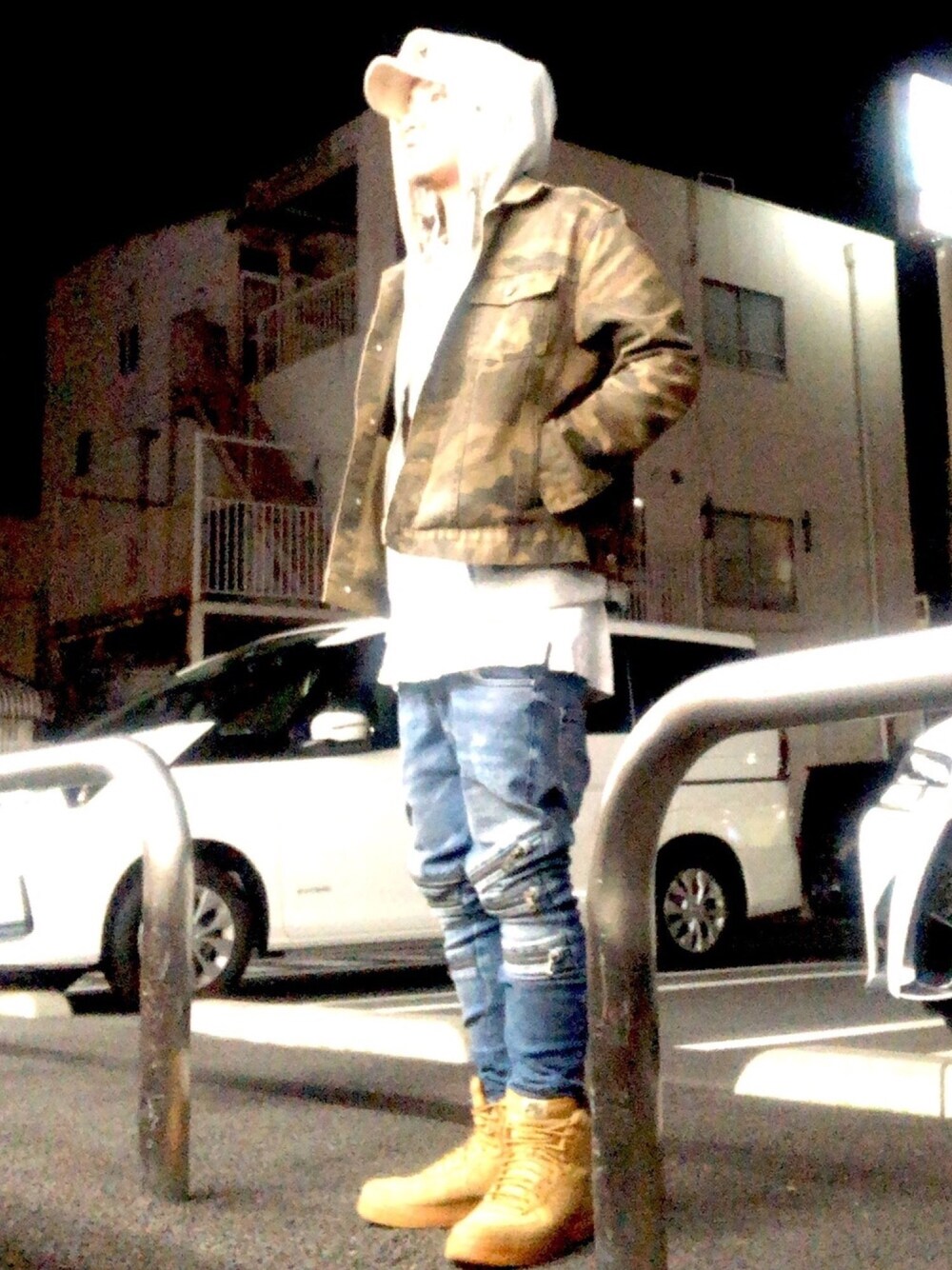 「ミリタリー、デニムパンツ、パーカー、キャップ、スニーカー、NIKE、おしゃれさんと繋がりたい」｜「VOLCOMのアイテム（パーカー、グレー系）」を使った、daisukeさん（メンズ・173cm）の秋コーディネートの1枚目の写真