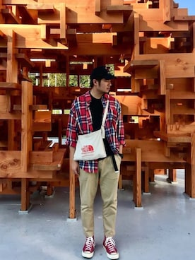 「red」｜「アイテム（腕時計）」を使った、Eric Chenさん（メンズ・180cm）の冬コーディネート