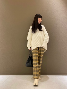 「FREAK'S STORE（フリークスストア）のダメージＶネックニット（ニット/セーター、ホワイト系）」を使った、REIさん（レディース・161cm）の冬コーディネート