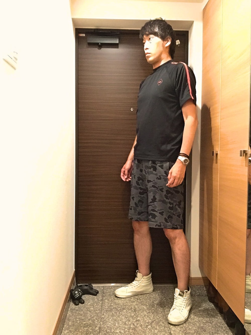「夏コーデ、アラフォー、SOPHNET.、ハイカットスニーカー、白スニーカー、VANS、40代、スポーツミックス、カモフラ」｜「VANSのアイテム（スニーカー、ホワイト系）」を使った、yukitoさん（メンズ・186cm）の夏コーディネートの1枚目の写真