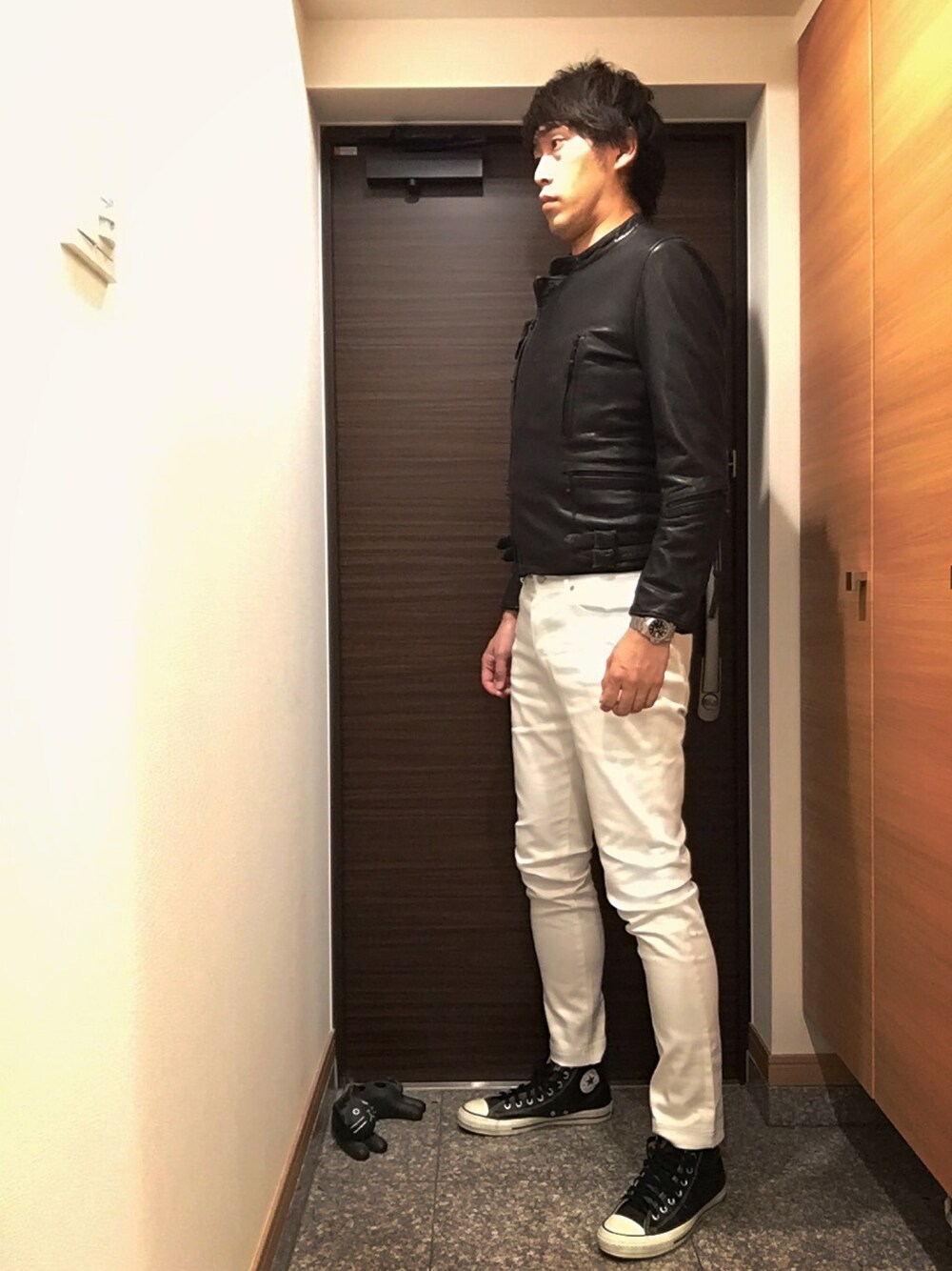 「ライダース、ライダースジャケット、ダブルライダース、秋コーデ、アラフォー、40代、モノトーン」｜「CONVERSEのCONVERSE  コンバース LEATHER ALL STAR HI  レザーオールスターハイ  32044991  BLACK（スニーカー、ブラック系）」を使った、yukitoさん（メンズ・186cm）の秋コーディネートの1枚目の写真