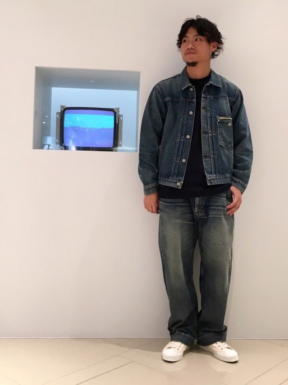 「DESCENTE BLANC 名古屋、DESCENTE BLANC、DESCENTE PAUSE、DESCENTE ALLTERRAIN、デサント、デニム、秋服準備はじめました、白スニーカー、秋コーデ」｜「DESCENTE PAUSEのTHERMAL  L/S PULLOVER / サーマル長袖プルオーバー（Tシャツ/カットソー、ブルー系）」を使った、syo_onoyamaさん（メンズ・168cm）の秋コーディネートの1枚目の写真