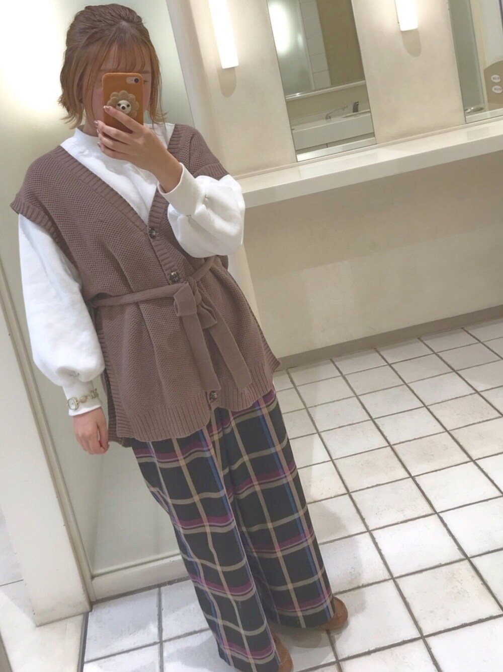 「シンプル、秋のコーデ、アプレジュール、GU、apresjour、GAP、お気に入りの服でデートに行こう」｜「apres jourのアイテム（ベスト、ブラウン系）」を使った、ma!さん（レディース・153cm）の秋コーディネートの1枚目の写真