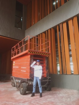 「MLB（メジャーリーグベースボール）のアイテム（キャップ、ブルー系）」を使った、木以森秋さん（レディース）の冬コーディネート