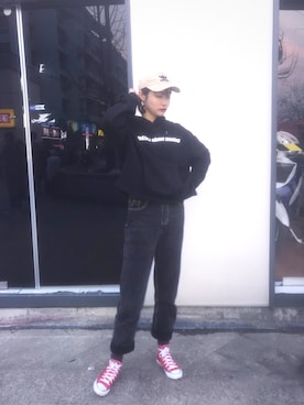 「adidas（アディダス）のアイテム（キャップ、ベージュ系）」を使った、木以森秋さん（レディース）の春コーディネート