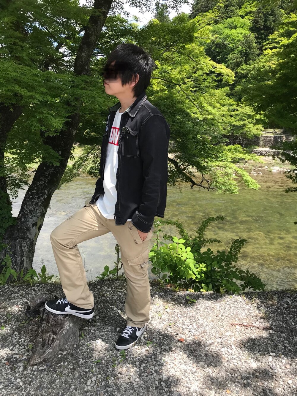 「NIKEのアイテム（スニーカー、ブラック系）」を使った、井村屋さん（メンズ・177cm）の春コーディネートの1枚目の写真