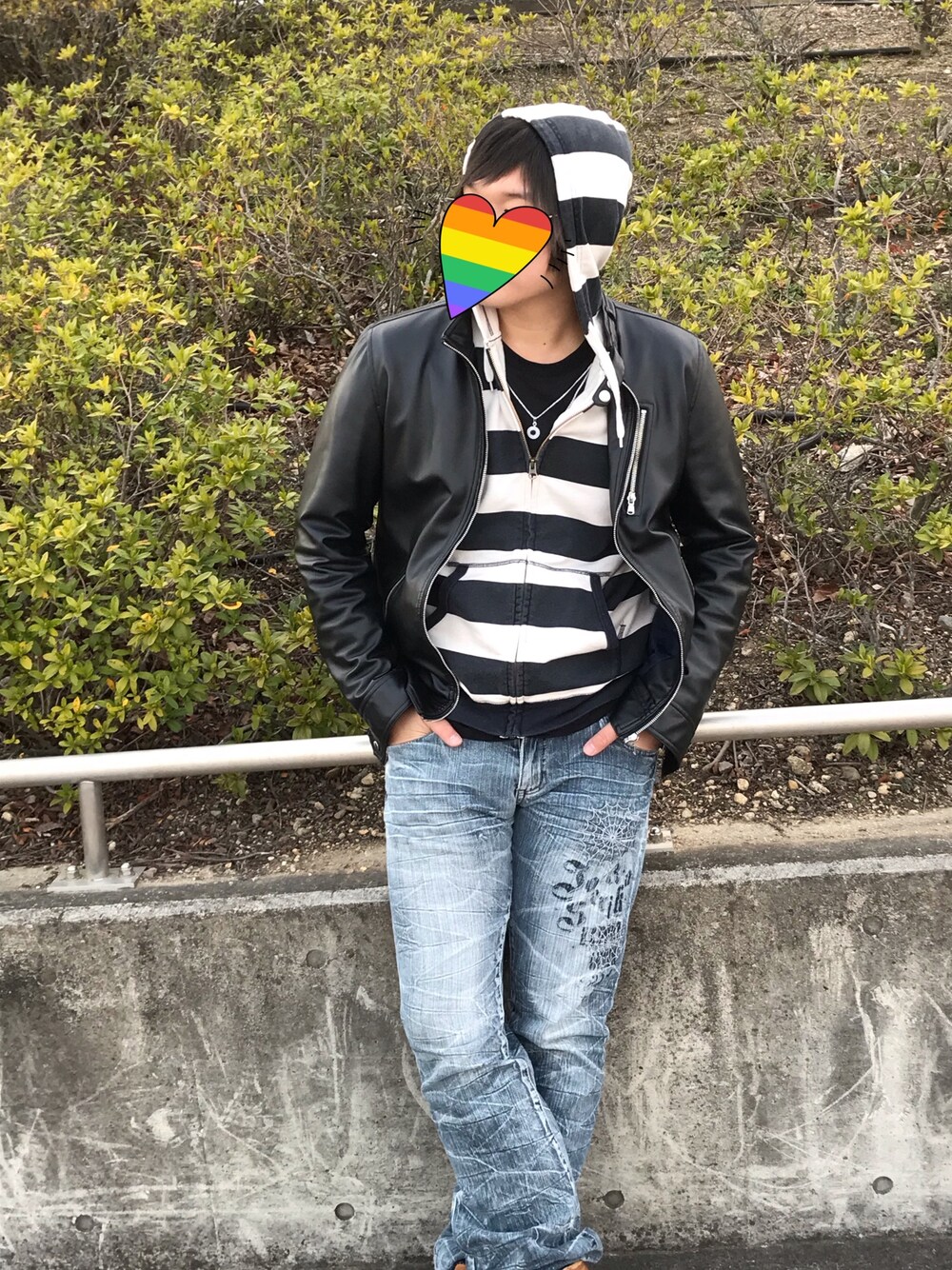 「Right-onのアイテム（ライダースジャケット、ブラック系）」を使った、井村屋さん（メンズ・177cm）の春コーディネートの1枚目の写真
