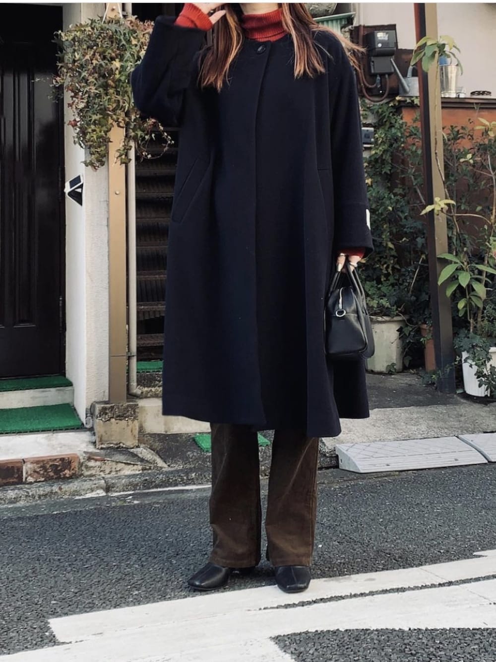「プチプラコーデ、今日のコーデ、ノーカラーコート、春コーデ、おしゃれさんと繋がりたい、休日コーデ、ブーツ、フレアパンツ、レイヤードスタイル、韓国ファッション」｜「URBAN RESEARCHのAラインノーカラーコート（ノーカラーコート、ブルー系）」を使った、ゆ め み んさん（レディース・165cm）の冬コーディネートの1枚目の写真