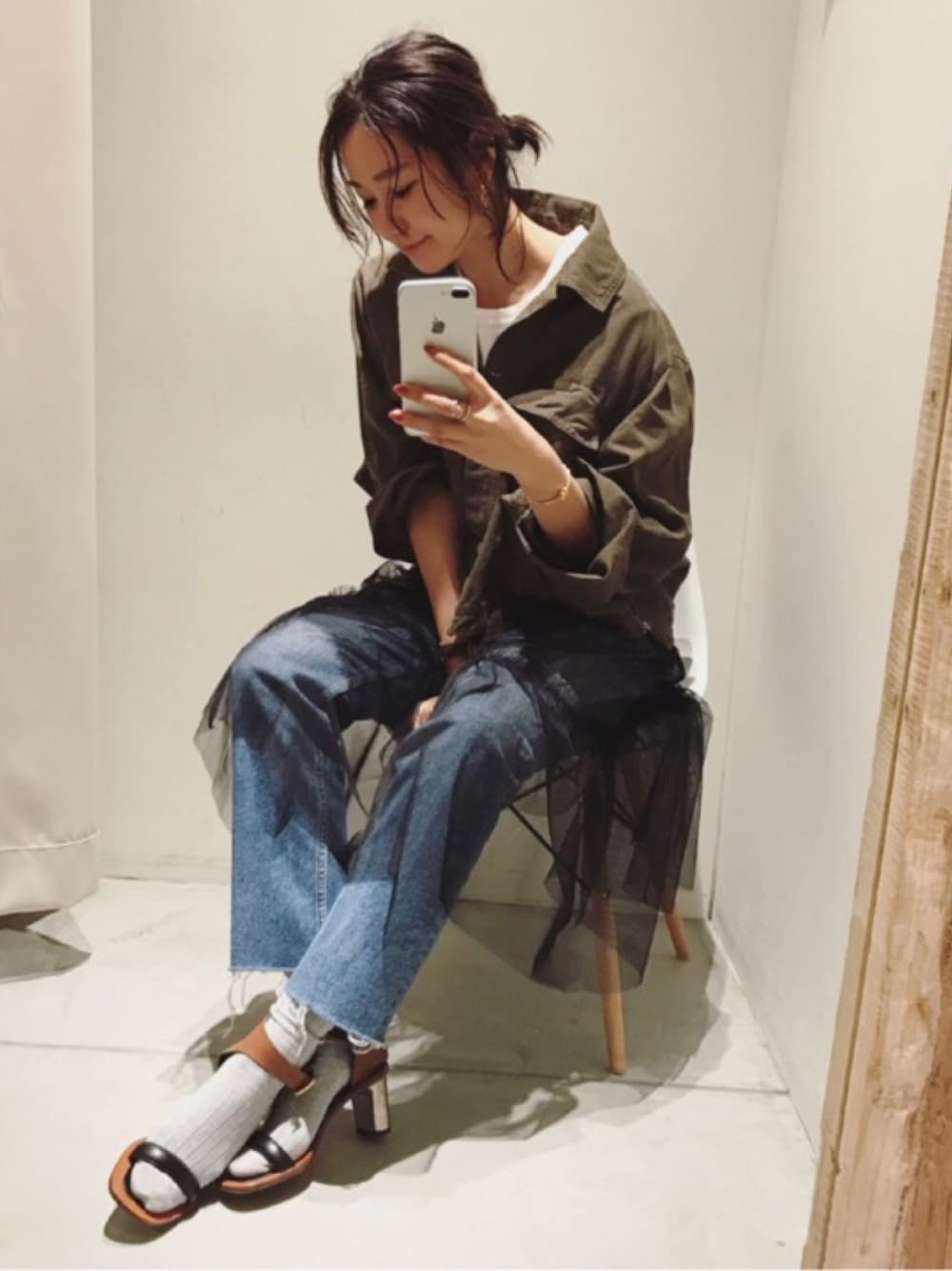 「ootd、TODAYFUL、ミリタリージャケット、ミリタリー、チュールスカート、デニム」｜「TODAYFULのシアーチュールスカート（スカート、ブラック系）」を使った、Piさん（レディース・165cm）の冬コーディネートの1枚目の写真