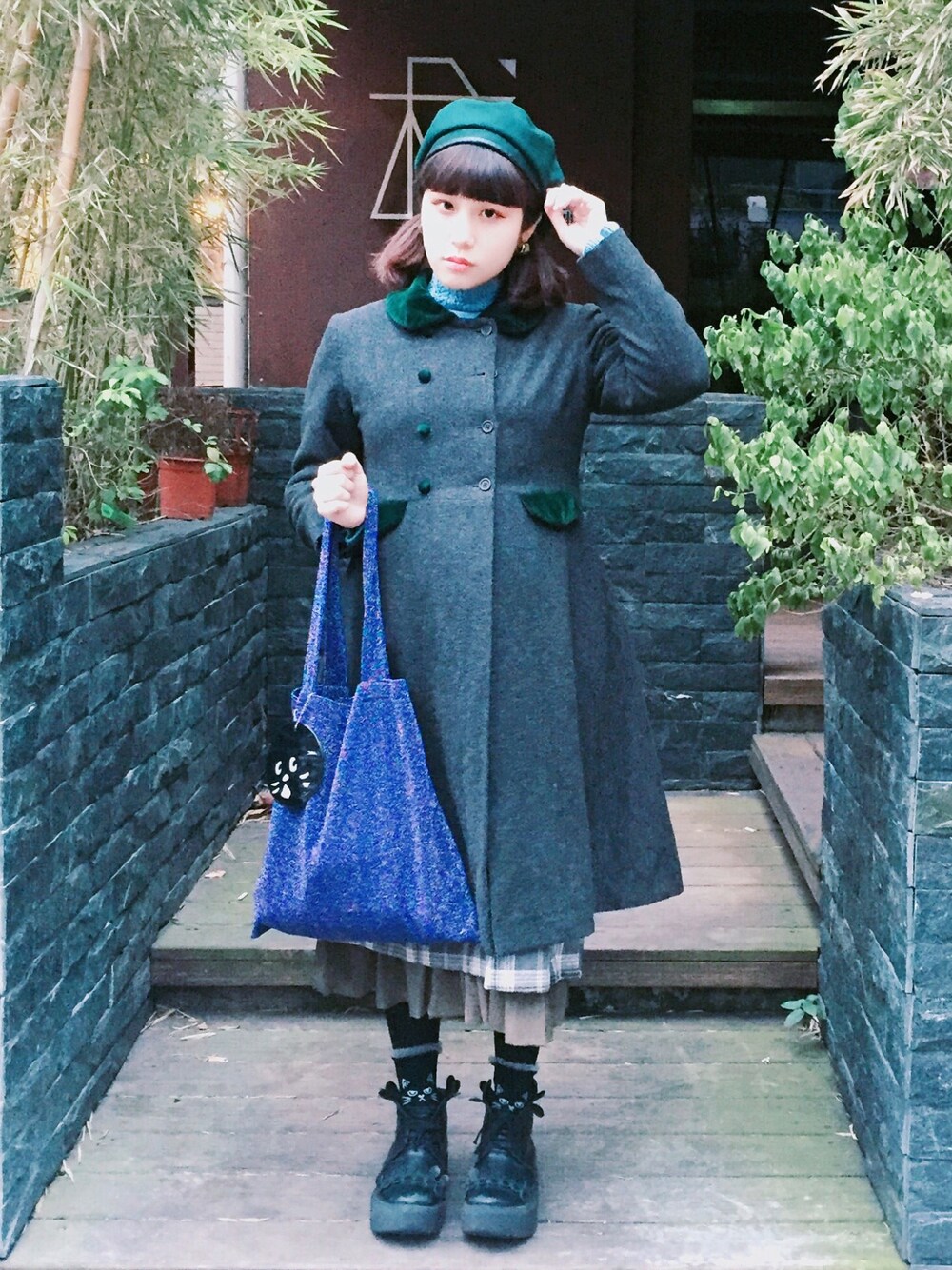 「Tokyo bopper、BELLY BUTTON、aroommodel、green、Nenet、streetstyle」｜「A ROOM MODELのアイテム（スーツジャケット、グレー系）」を使った、劉桂彣さん（レディース・160cm）の夏コーディネートの1枚目の写真