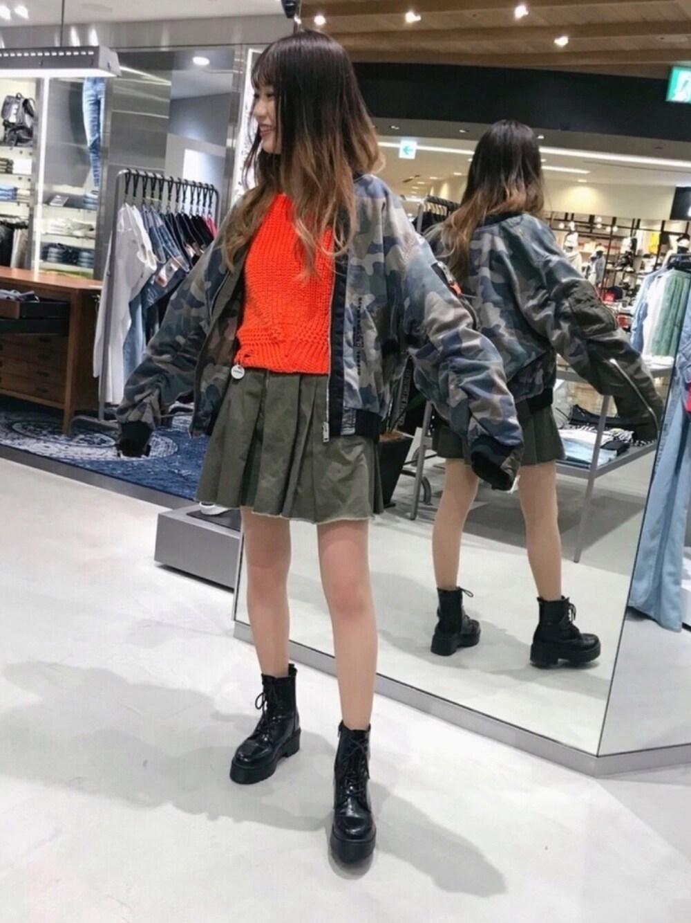 「ミリタリー、春」｜「DIESELのレディース ニット ルーズニット長そでトップス（ニット/セーター、オレンジ系）」を使った、ぽんさん（レディース・157cm）の春コーディネートの1枚目の写真