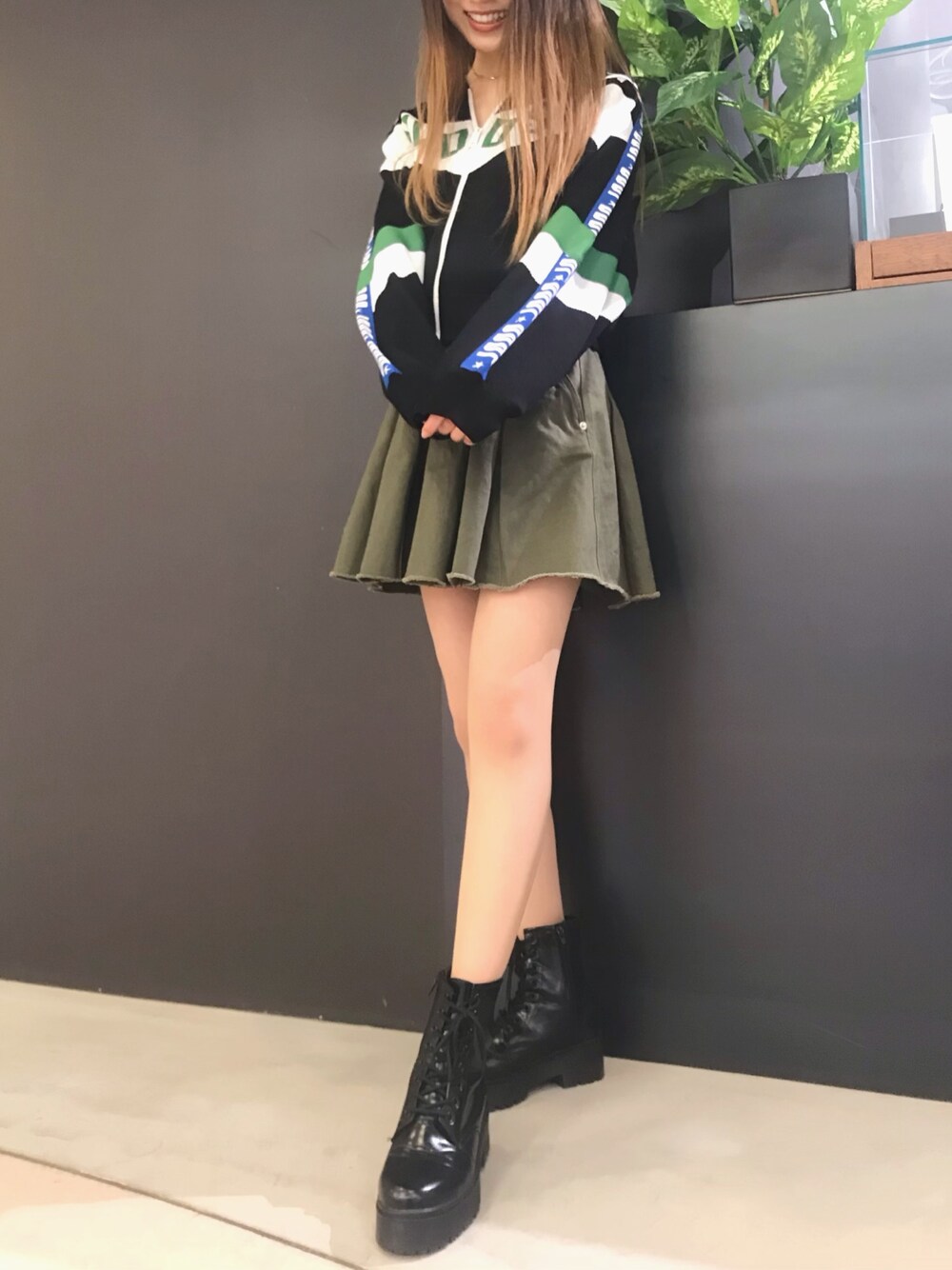 「Diesel」｜「DIESELのレディース ショートパンツ フレアショートパンツ（その他パンツ、グリーン系）」を使った、ぽんさん（レディース・157cm）の春コーディネートの1枚目の写真