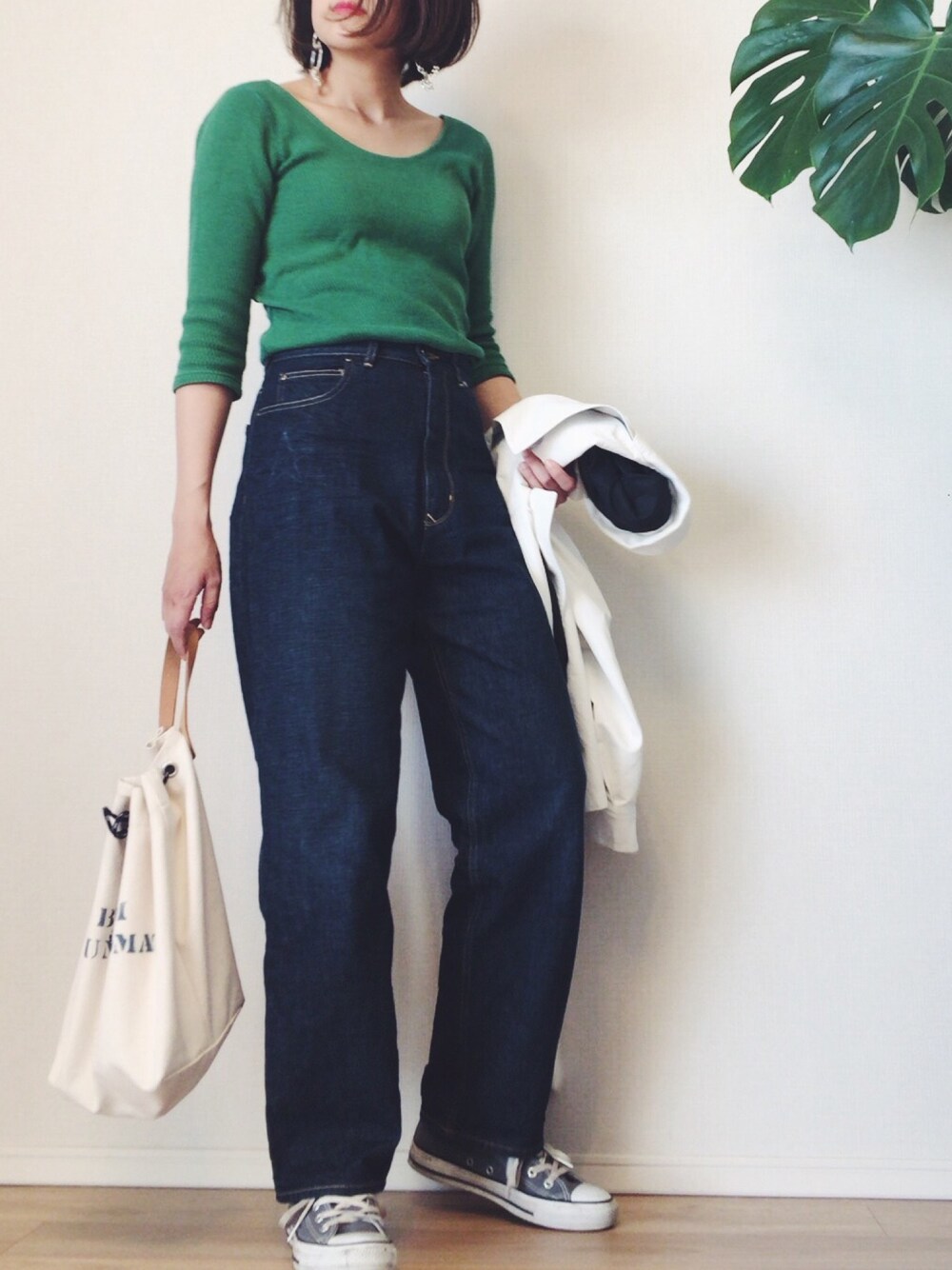 「グリーン、サーマル、デニム、白、ライダース、コンバース、ママコーデ、春コーデ」｜「6の＜6(ROKU)＞BIG THERMAL U-NECK 2/ｶｯﾄｿｰ（Tシャツ/カットソー、グリーン系）」を使った、ai*さん（レディース・165cm）の春コーディネートの1枚目の写真