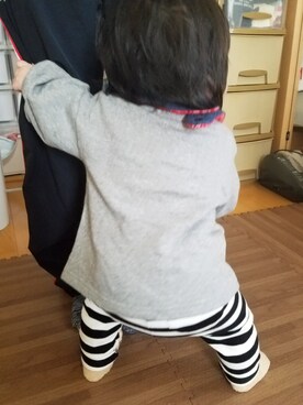 「UNIQLO（ユニクロ）のBABY レギンス（ワイドボーダー・10分丈）（その他パンツ、ブラック系）」を使った、miyaさん（キッズ・100cm）の冬コーディネート