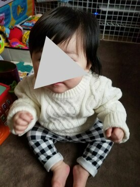 「西松屋（ニシマツヤ）のアイテム（ニット/セーター、ホワイト系）」を使った、miyaさん（キッズ・100cm）の冬コーディネート