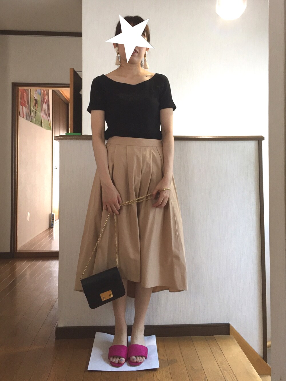 「ドラフトアパートバイ、プチプラ、タッセルイヤリング、黒Tシャツ、ピンク、おおぶりイヤリング、イヤリング派」｜「A part byのタッセルイヤリング 758150 （イヤリング、ホワイト系）」を使った、asaMi◡̈⃝⋆*さん（レディース・162cm）の夏コーディネートの1枚目の写真