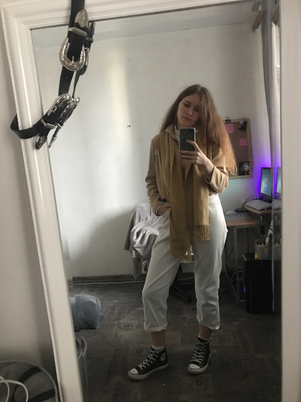 「instagram: anastasia_la_、girl、VINTAGE、90’s」｜「GOLFINOのアイテム（トップス、ゴールド系）」を使った、Anastasia 🐾さん（レディース・171cm）の秋コーディネートの1枚目の写真