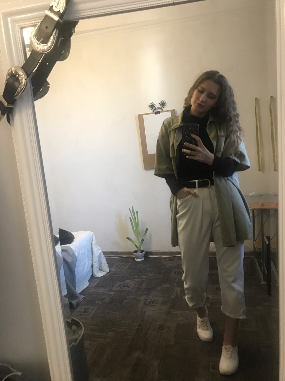 「girl、VINTAGE、90’s、curls、　」｜「Dickiesの1574ショートスリーブワークシャツ（シャツ/ブラウス、グリーン系）」を使った、Anastasia 🐾さん（レディース・171cm）の冬コーディネートの1枚目の写真