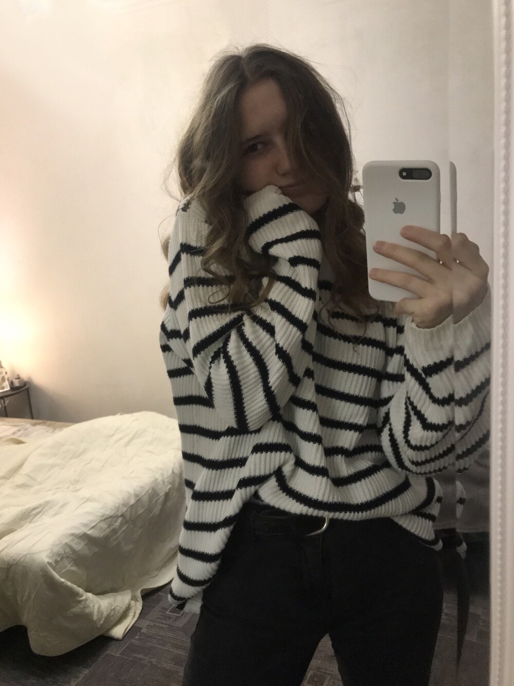 「girl、VINTAGE、90’s、　」｜「H&Mのアイテム（トップス、ホワイト系）」を使った、Anastasia 🐾さん（レディース・171cm）の冬コーディネートの1枚目の写真