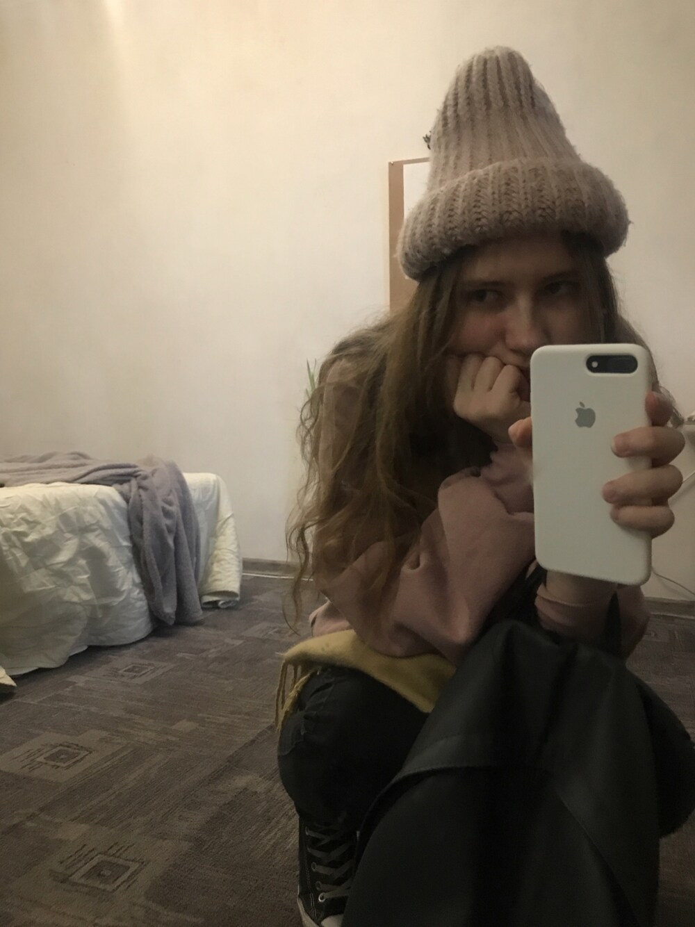 「girl、VINTAGE、90’s、mushroom、　」｜「New lookのアイテム（パーカー、ピンク系）」を使った、Anastasia 🐾さん（レディース・171cm）の冬コーディネートの1枚目の写真