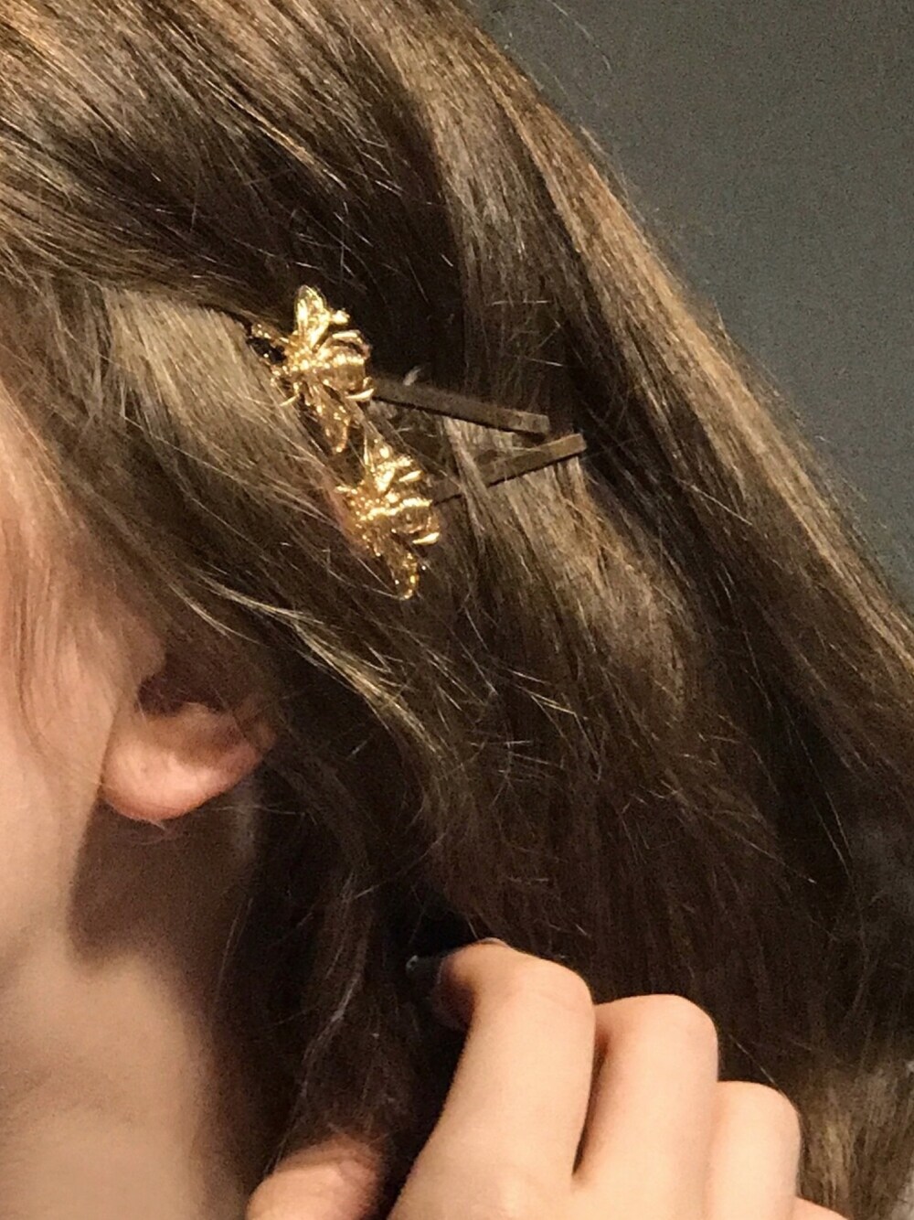 「ZARAのアイテム（ヘアアクセサリー、ゴールド系）」を使った、Anastasia 🐾さん（レディース・171cm）の冬コーディネートの1枚目の写真