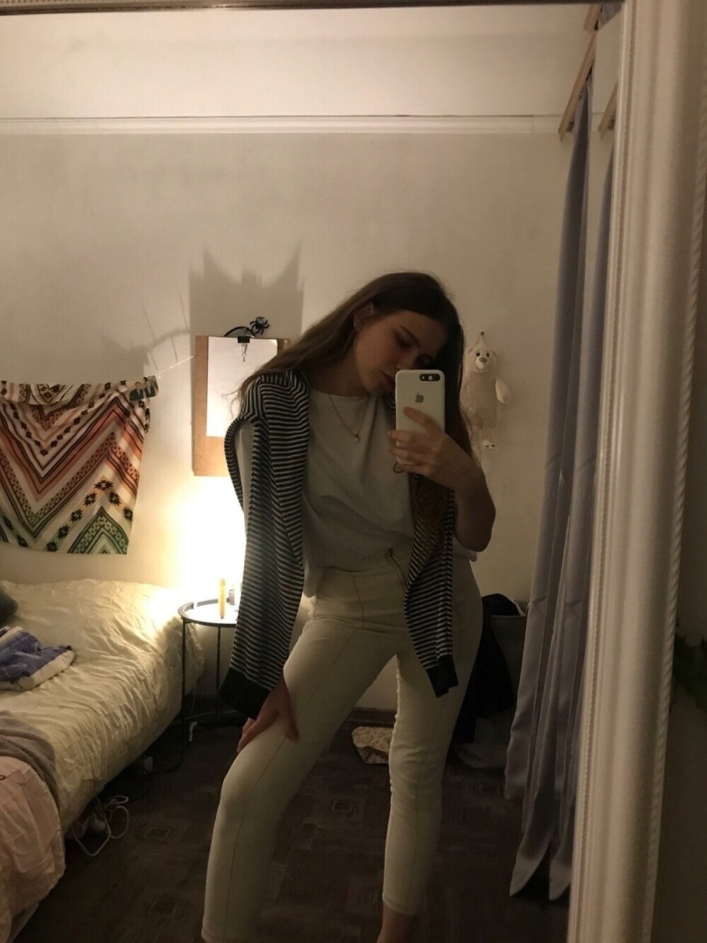 「girl、VINTAGE、90’s、TOMMY HILFIGER、white、converse」｜「CONVERSEのConverse Chuck Taylor Sasha Vintage white trainers（スニーカー、ホワイト系）」を使った、Anastasia 🐾さん（レディース・171cm）の秋コーディネートの1枚目の写真
