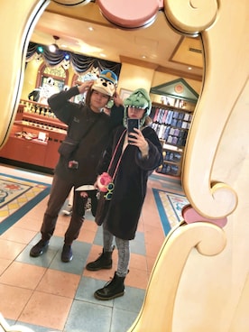 「ディズニー」｜「アイテム（ムートンコート）」を使った、miさん（レディース・163cm）の冬コーディネート