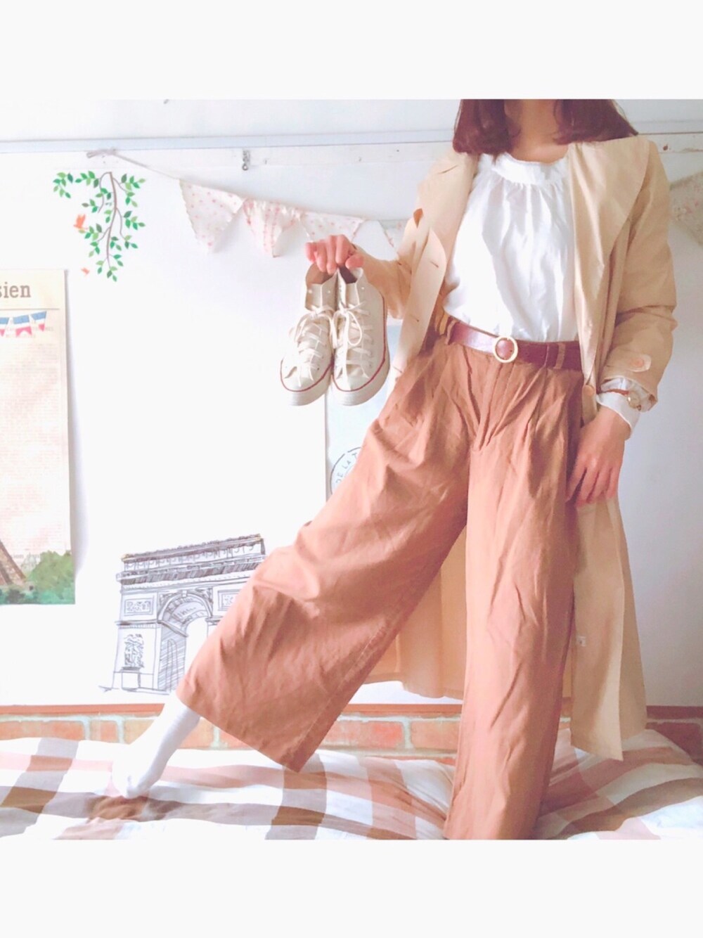 「ワイドパンツ集、カジュアル、春コーデ、GU、リネンブレンドワイドパンツ、ワイドパンツ、ベージュ、converse、ハイカットスニーカー、SM2」｜「GUのアイテム（パンツ、ブラウン系）」を使った、くろわっさんさん（レディース・156cm）の春コーディネートの1枚目の写真