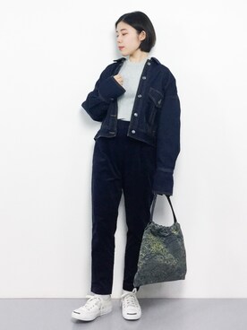 「クルーネックニット」｜「アイテム（ナイロンジャケット）」を使った、 おかきさん（レディース・155cm）の冬コーディネート