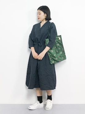 「白いスニーカー」｜「アイテム（シャツワンピース）」を使った、 おかきさん（レディース・155cm）の夏コーディネート