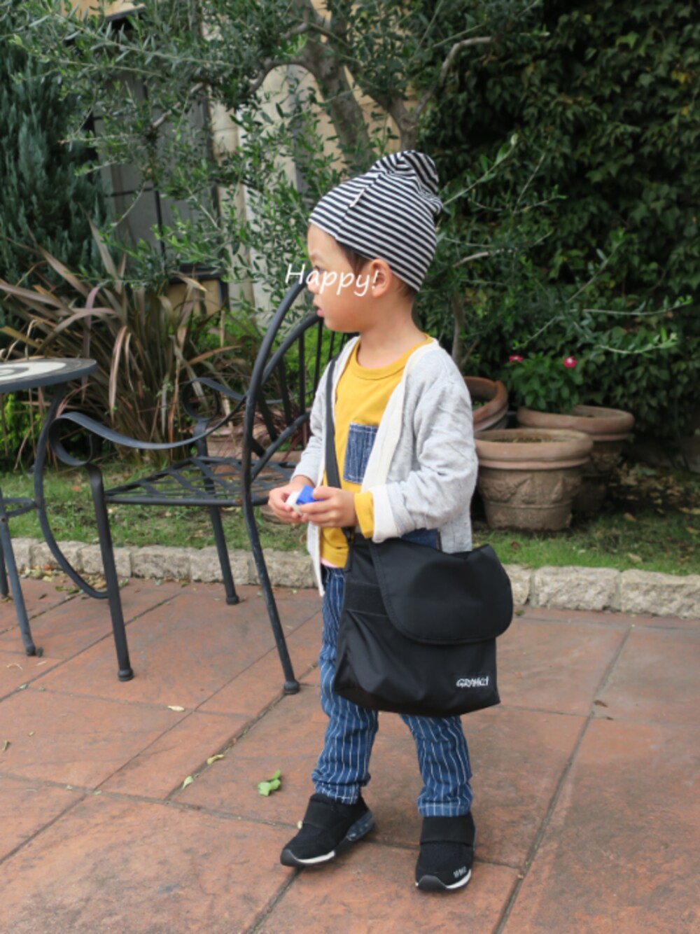 「キッズコーデ、男の子、2歳、3歳、おでかけ、ヒッコリー、ショルダーバッグ、ニットキャップ、カーディガン」｜「RADCHAPのデニムポケット長袖Tシャツ（Tシャツ/カットソー、イエロー系）」を使った、sasumiさん（キッズ・90cm）の秋コーディネートの1枚目の写真