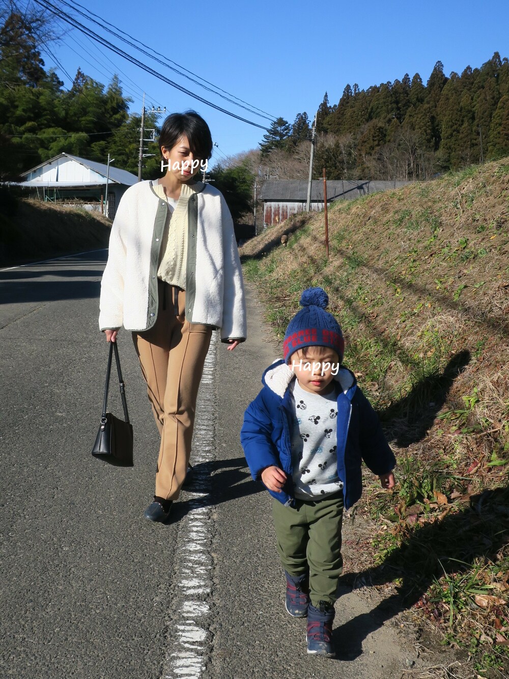 「フラットシューズ、冬コーデ、大人カジュアル、おでかけ、ボアジャケット、親子コーデ、パンツスタイル、シンプルコーデ、着回しコーデ、冬アウター着回しチャレンジ」｜「UNIQLOのキルティングボアリバーシブルジャケット（その他アウター、グリーン系）」を使った、sasumiさん（レディース・161cm）の冬コーディネートの1枚目の写真