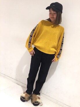 「ロゴニット」｜「アイテム（チノパンツ）」を使った、まこまこさん（レディース・147cm）の秋コーディネート