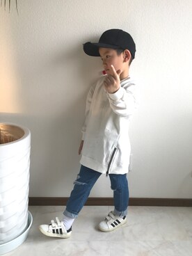 「韓国子供服のアイテム（Tシャツ/カットソー、ホワイト系）」を使った、taipiyonさん（キッズ・120cm）の冬コーディネート