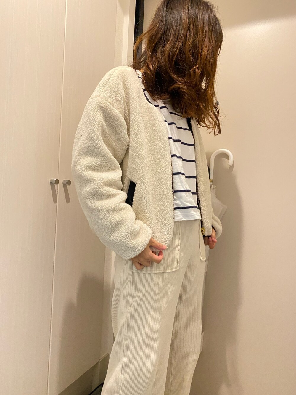 「ホワイトコーデ、GU、ViS、パンツスタイル、プチプラ、ボアブルゾン、ボーダー」｜「GUのアイテム（パンツ、ベージュ系）」を使った、suuuuu017さん（レディース・156cm）の春コーディネートの1枚目の写真