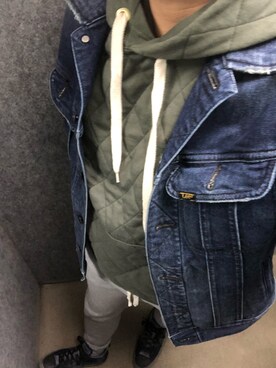 「スウエット」｜「アイテム（デニムジャケット）」を使った、Munehiro.Tさん（メンズ・170cm）の冬コーディネート