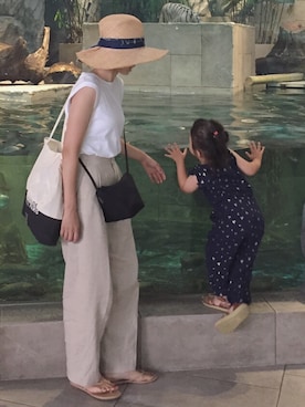 「水族館」｜「アイテム（ビーチサンダル）」を使った、a.さん（レディース・154cm）の夏コーディネート