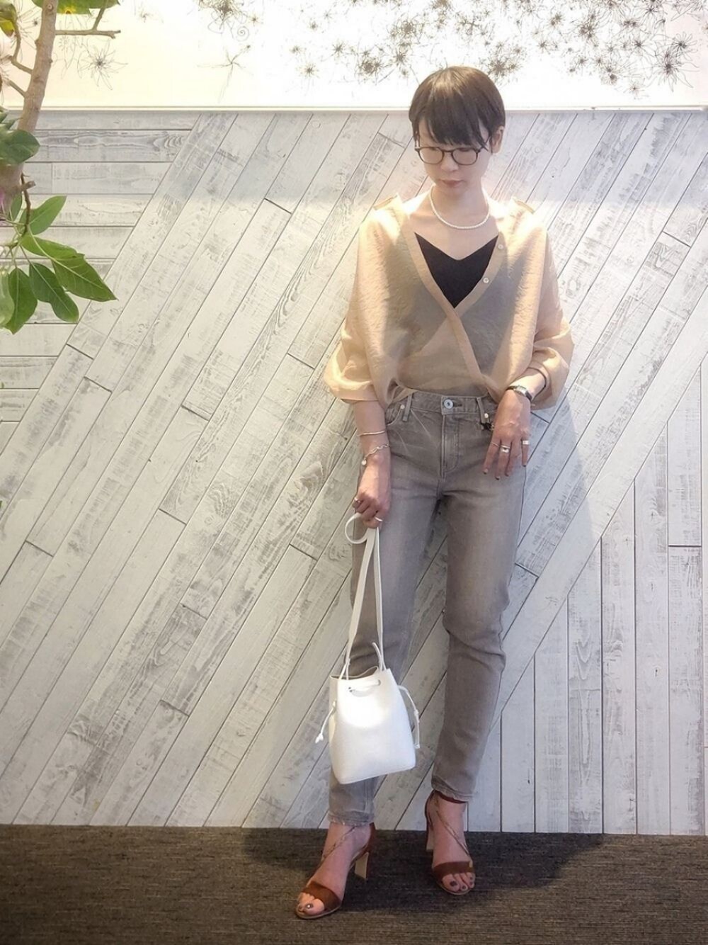 「デニム、サンダル、シアーシャツ、夏コーデ、Rouge vif la cle(Rouge vif la cle)、オトナカジュアル、高身長女子、Rougevif、オトナ女子、upper hights」｜「FONCEのボイルワッシャーカシュクールシアーシャツ（シャツ/ブラウス、ベージュ系）」を使った、satchさん（レディース・164cm）の夏コーディネートの1枚目の写真