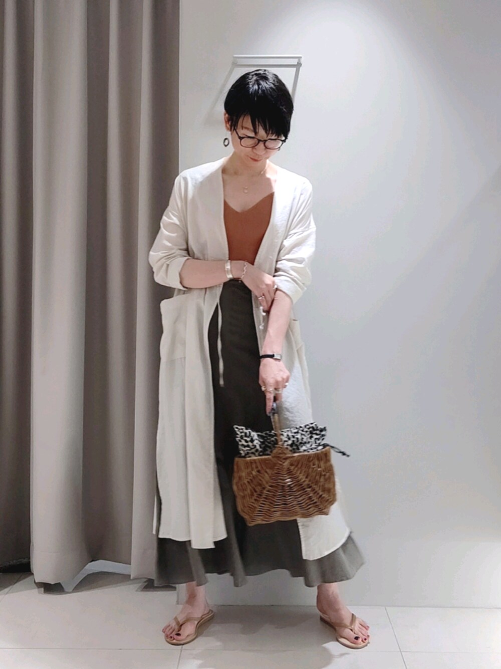 「スカート、ブラウン、きれいめカジュアル、夏コーデ、ショートヘア、Rouge vif la cle(Rouge vif la cle)、オトナカジュアル、Rougevif、オトナ女子、mica&deal」｜「FONCEのニットキャミ（キャミソール、オレンジ系）」を使った、satchさん（レディース・164cm）の夏コーディネートの1枚目の写真
