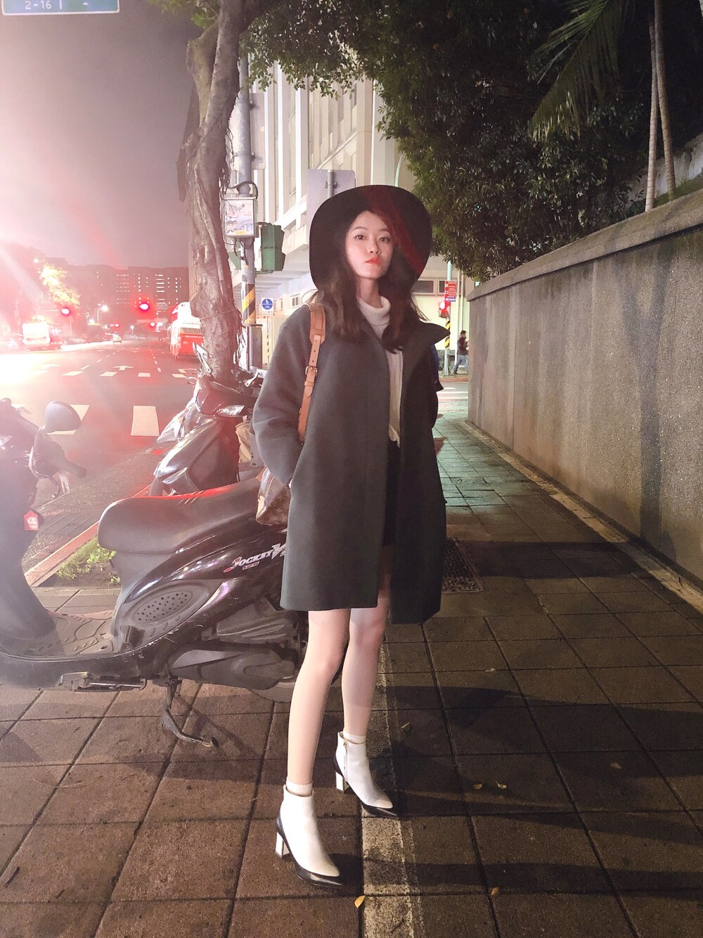「西門町」｜「UNIQLOのアイテム（ダッフルコート、グリーン系）」を使った、梅子さん（レディース・163cm）の春コーディネートの1枚目の写真