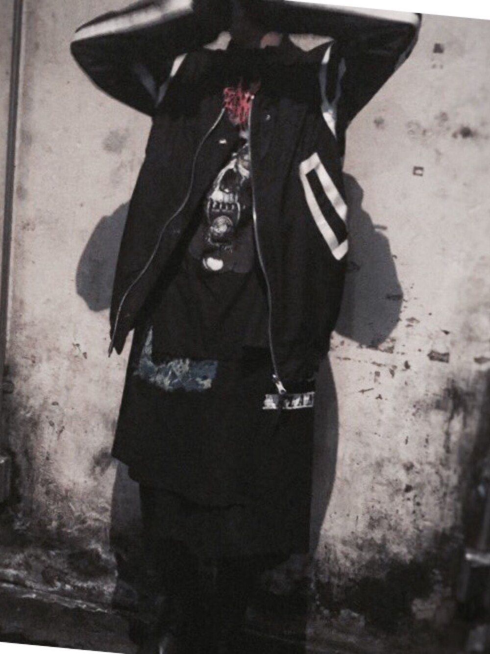 「vetements、RICK OWENS、boris bidjan saberi、11by boris bidjan saberi」｜「11 by Boris Bidjan Saberi のアイテム（ナイロンジャケット、ブラック系）」を使った、みきぴっぴさん（メンズ・165cm）の冬コーディネートの1枚目の写真