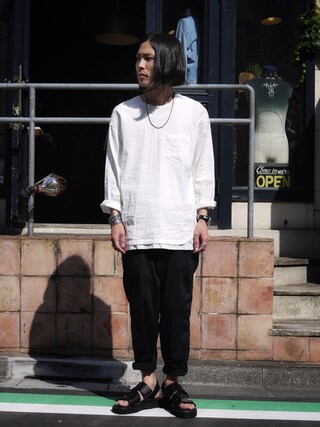 HASUMI使用「EGO TRIPPING（mlt2094-FABRIC LAYERED TEE Tシャツ）」的時尚穿搭