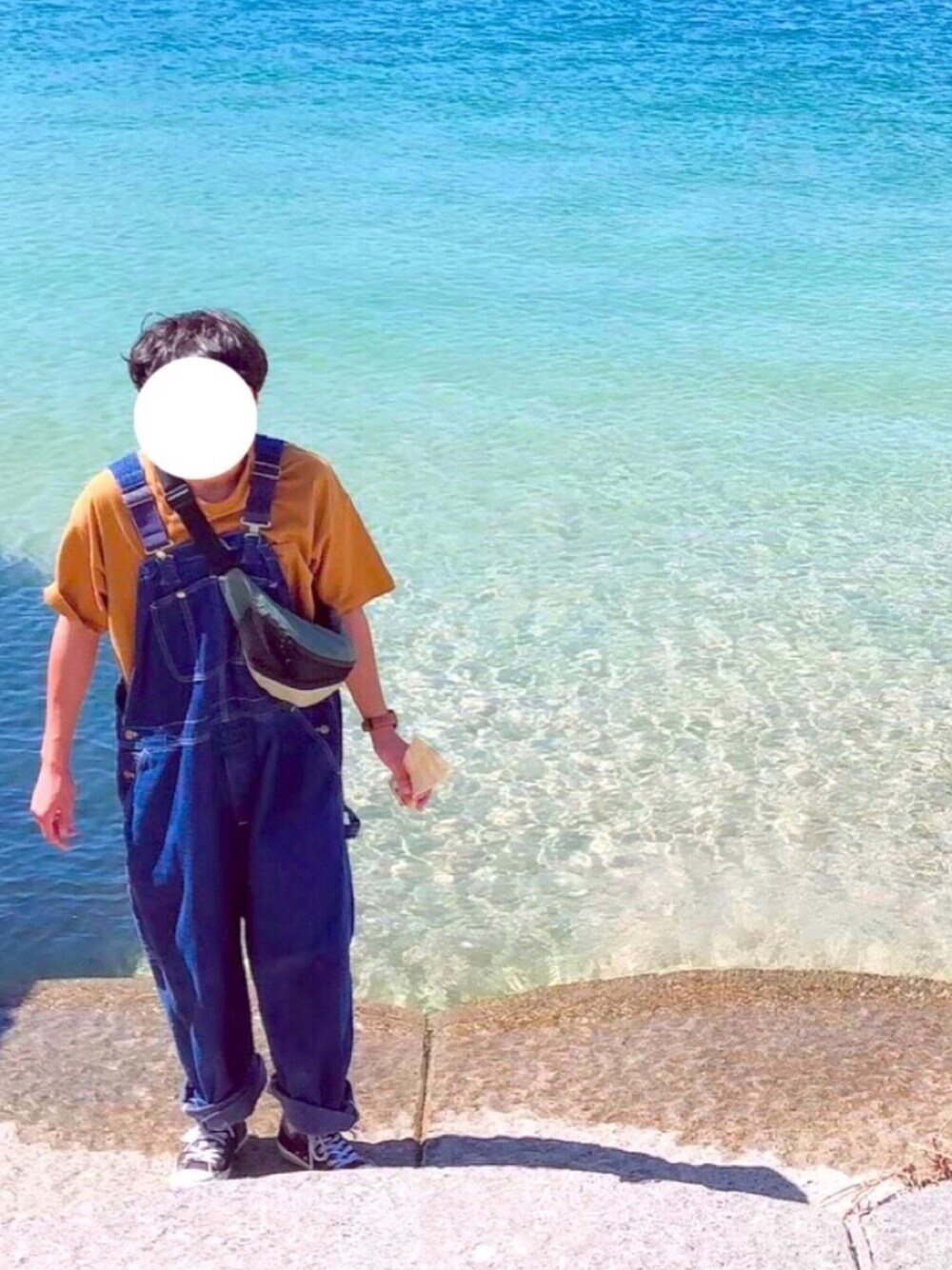 「カジュアルコーデ、ビッグシルエット、オーバーオール、夏コーデ、おしゃれさんと繋がりたい、夏、大学生、いいね、save、フォローお願いします🤑」｜「Carharttのアイテム（サロペット/オーバーオール、ブルー系）」を使った、ゆうさん（メンズ・175cm）の春コーディネートの1枚目の写真