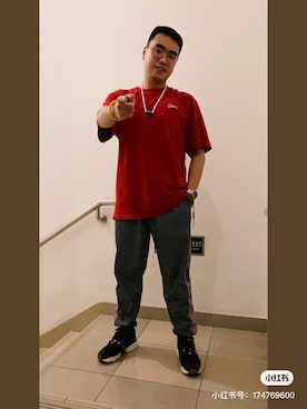 「日系极简」｜「アイテム（スウェットパンツ）」を使った、权志龙本龙さん（メンズ・180cm）の秋コーディネート