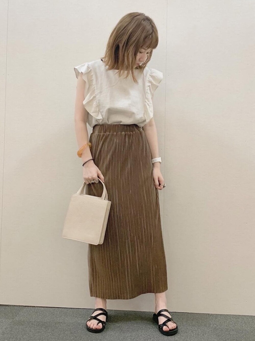 「シンプルコーデ、大人カジュアル、おしゃれさんと繋がりたい、夏、プチプラコーデ、カジュアル、秋のコーデ、ボリューム袖、ラフ、ootd」｜「LOWRYS FARMのシャイニープリーツスカート　895698（スカート、ブラウン系）」を使った、hanazoさん（レディース・158cm）の夏コーディネートの1枚目の写真