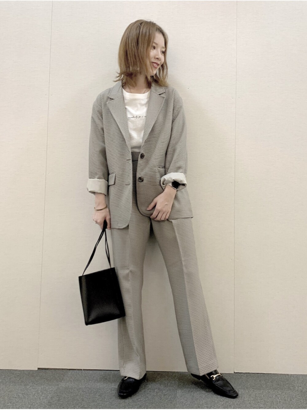 「カジュアルコーデ、オトナカジュアル、セットアップ、秋のコーデ、ootd、大人女子、楽チンコーデ、フレアパンツ、チェック、ゆるコーデ」｜「LOWRYS FARMのＬＡＮＡＴＥＣテーラードジャケット　888429（テーラードジャケット、グレー系）」を使った、hanazoさん（レディース・158cm）の夏コーディネートの1枚目の写真