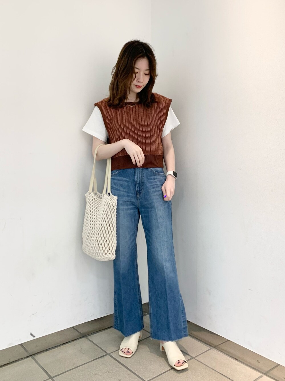 「春コーデ、シンプル、おしゃれさんと繋がりたい、カジュアル、プチプラコーデ、大人コーデ、デニム、ビスチェ、大人女子、着回しコーデ」｜「LOWRYS FARMのＣＯＮＥ／フレアパンツ　930508（デニムパンツ、ブルー系）」を使った、hanazoさん（レディース・158cm）の春コーディネートの1枚目の写真